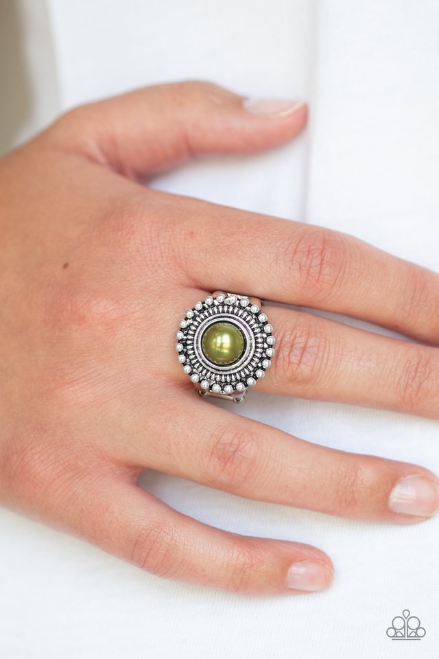 Paparazzi ♥ Regal Royal - Green ♥ Ring