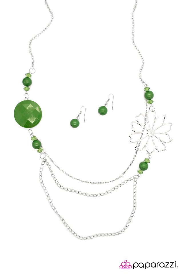 Paparazzi ♥ A Balancing Act - Green ♥ Necklace