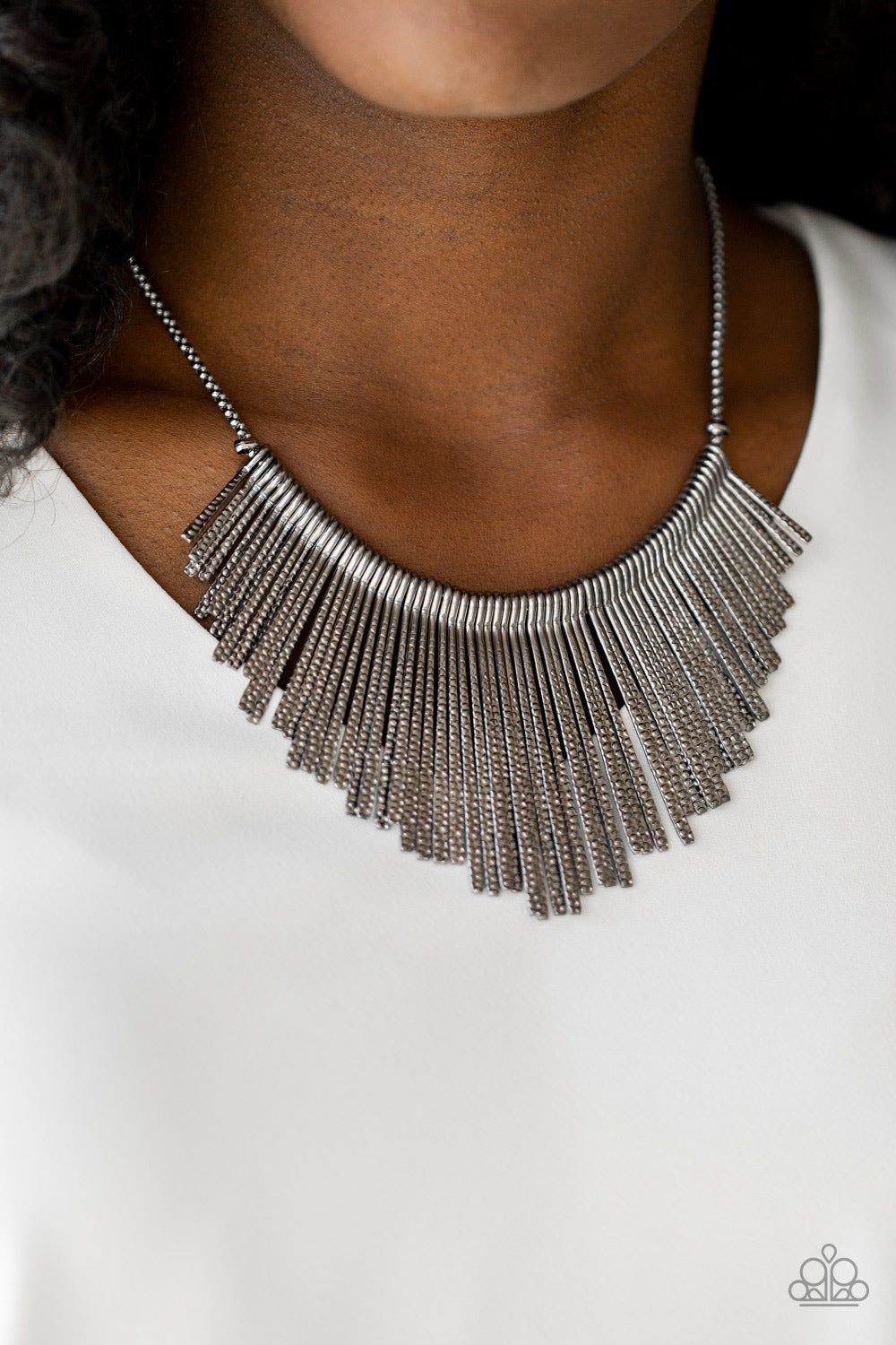 Paparazzi ♥ Metallic Mane - Black ♥  Necklace