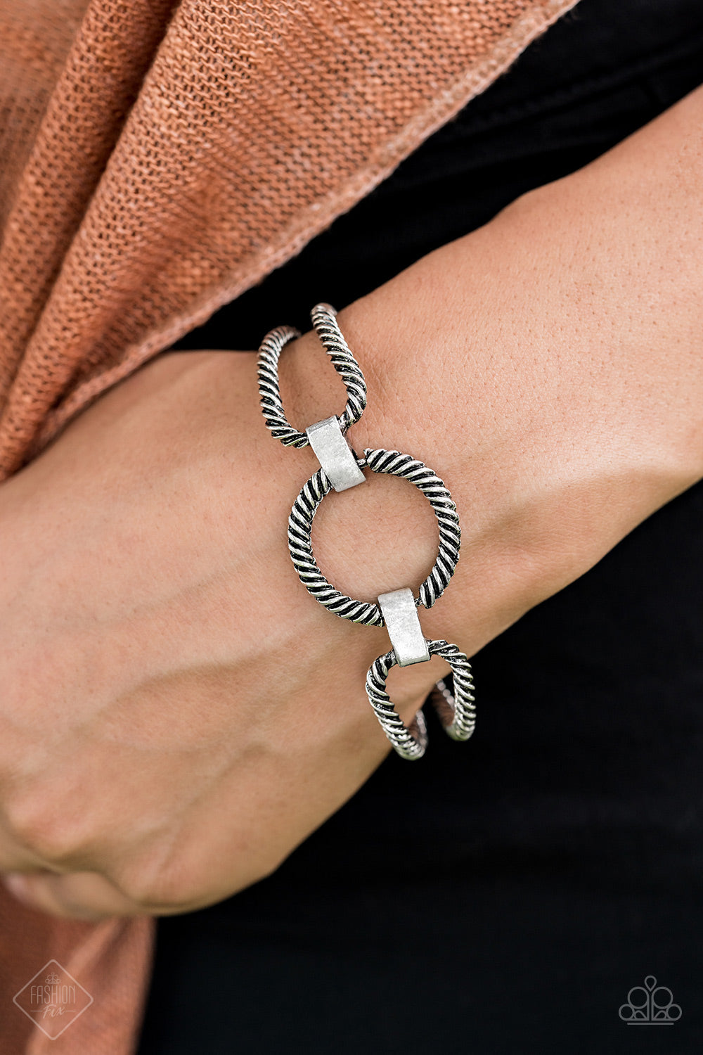 Paparazzi ♥ Desert Cat - Silver ♥  Bracelet