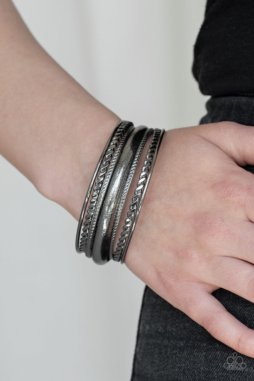 Paparazzi ♥ CLIQUE Here - Black ♥  Bracelet