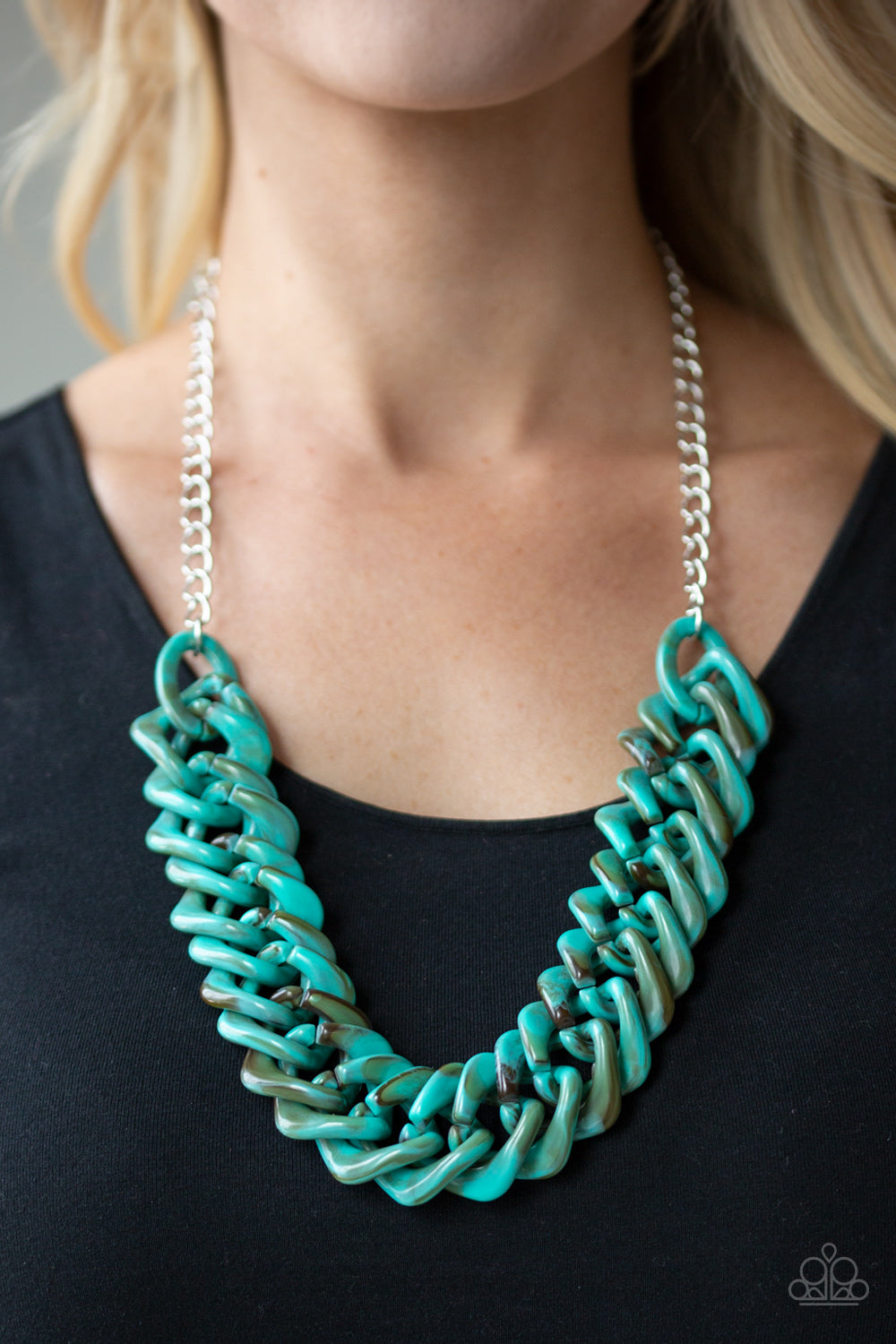 Paparazzi ♥ Comin In HAUTE - Blue ♥  Necklace
