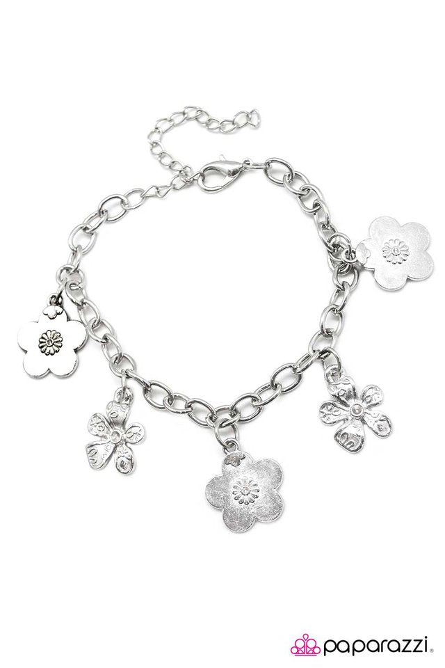 Paparazzi ♥ PETAL Be the Day! - Silver ♥ Bracelet