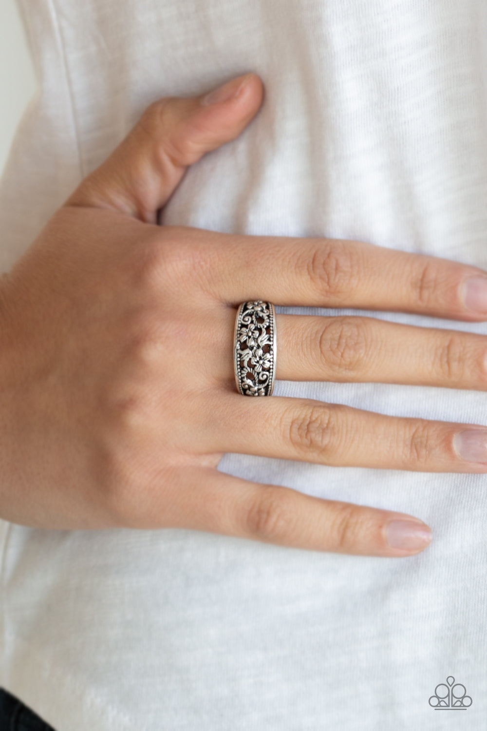 Paparazzi ♥ Breezy Blossoms - Silver ♥  Ring