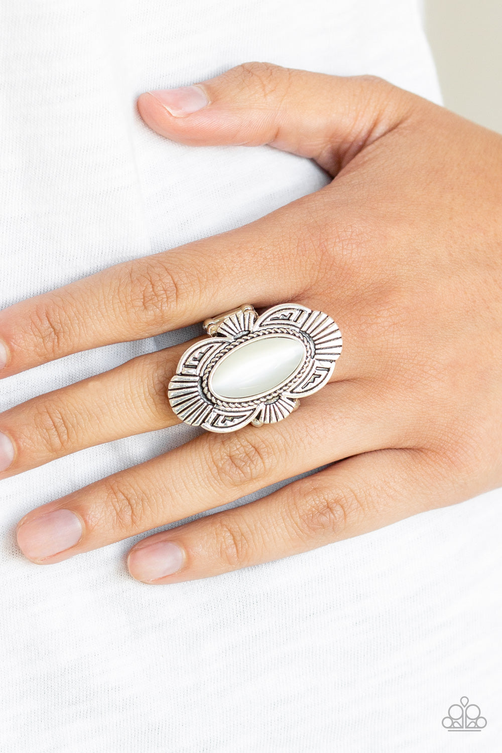 Paparazzi ♥ Oceanside Oracle - White ♥  Ring