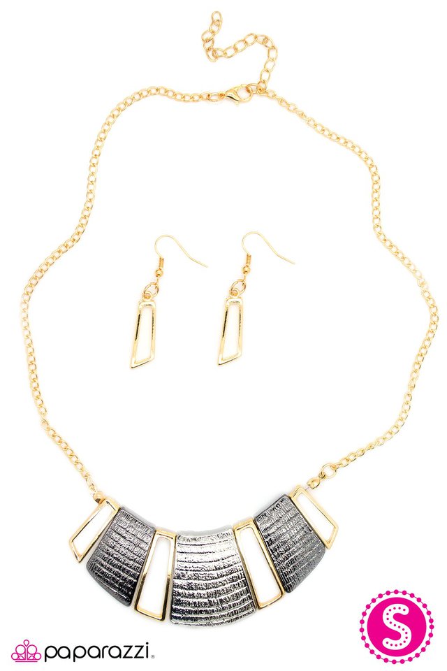 Paparazzi ♥ Building An Empire - Black ♥ Necklace