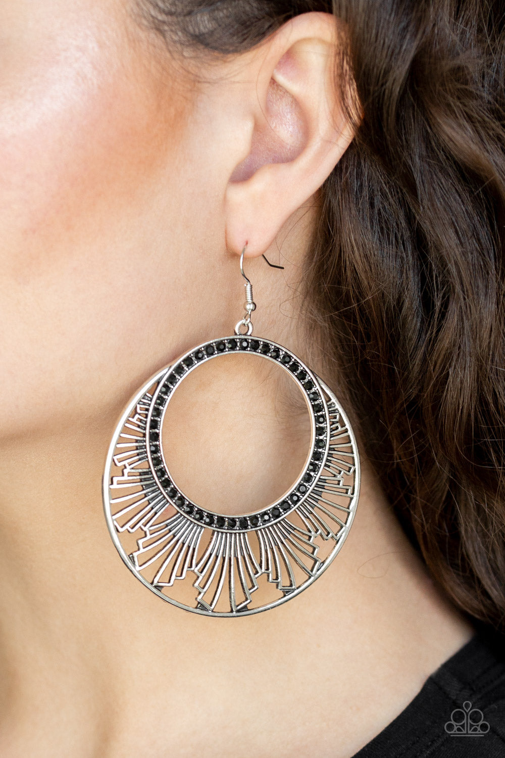 Paparazzi ♥ Mod Mood - Black ♥  Earrings