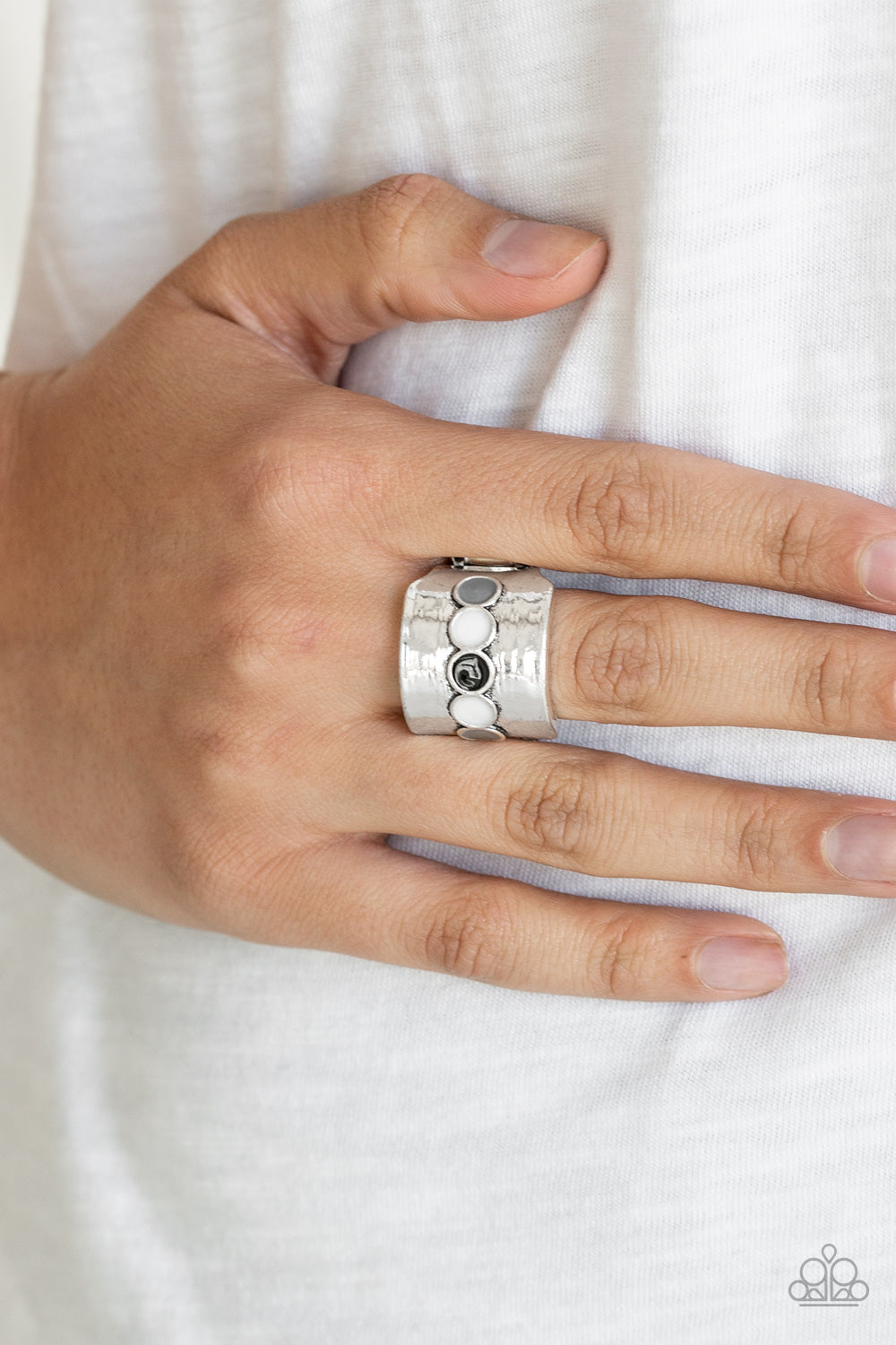 Paparazzi ♥ Dusky Dunes - White ♥  Ring