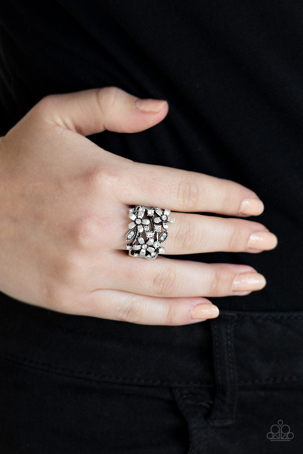 Paparazzi ♥ Gardenia Gleam - White ♥  Ring