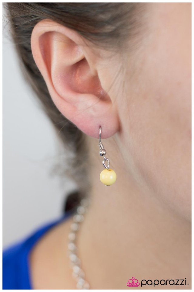 Paparazzi ♥ Silly Little Love Songs - Yellow ♥ Necklace