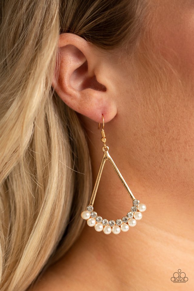 Paparazzi ♥ Top to Bottom - Gold ♥ Earrings
