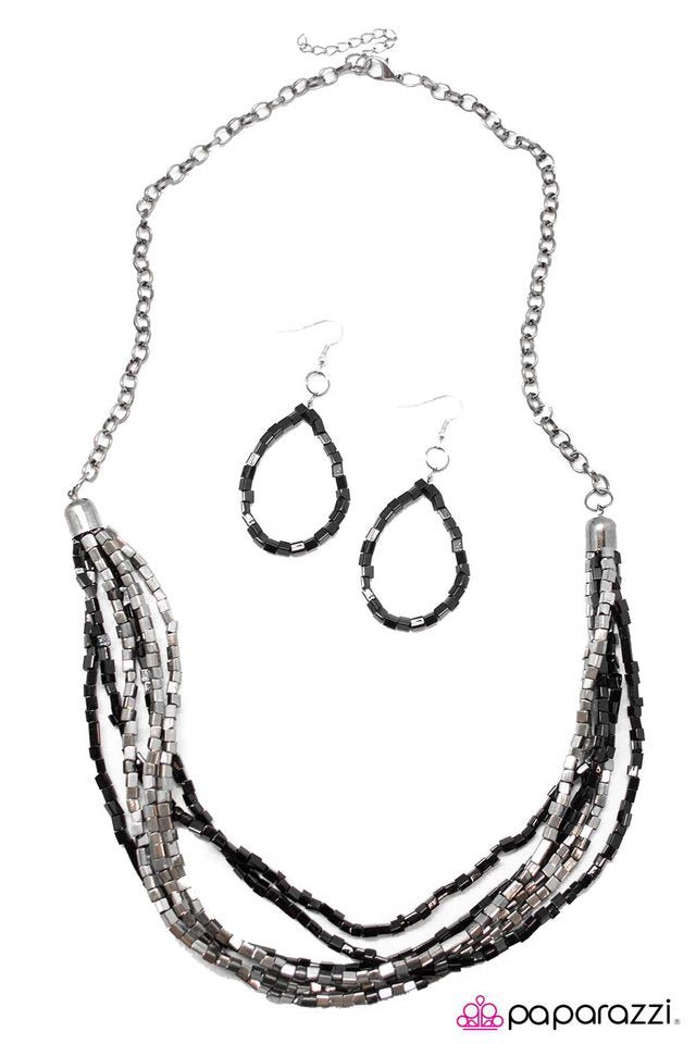 Paparazzi ♥ Luxe Be A Lady - Black ♥ Necklace