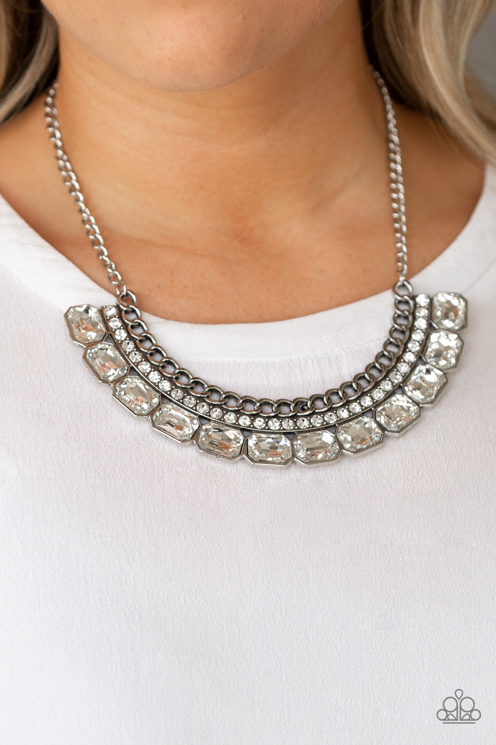 Paparazzi ♥ Killer Knockout - White ♥  Necklace
