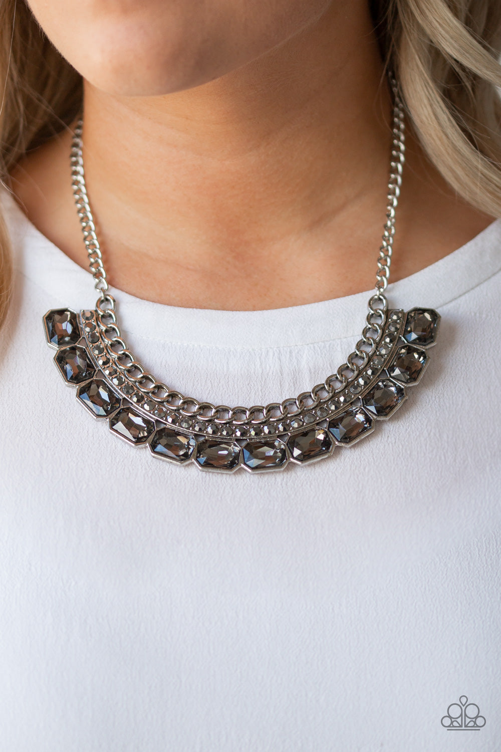 Paparazzi ♥ Killer Knockout - Silver ♥  Necklace