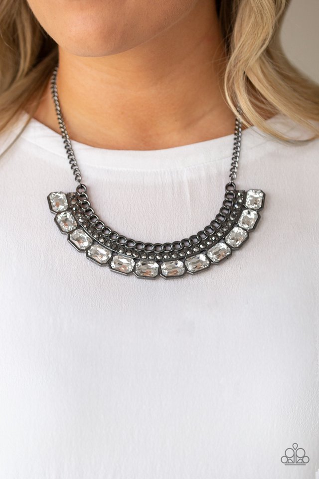 Paparazzi ♥ Killer Knockout - Black ♥ Necklace