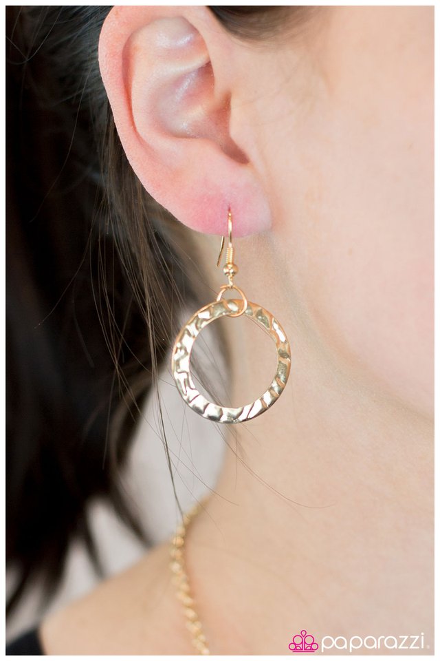 Paparazzi ♥ All Together Now - Gold ♥ Necklace