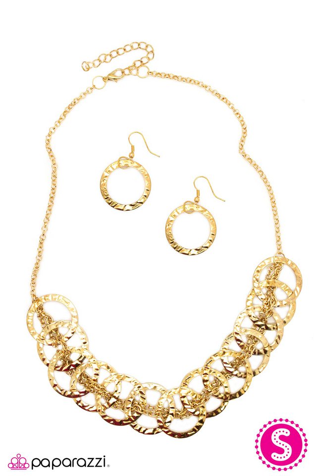 Paparazzi ♥ All Together Now - Gold ♥ Necklace