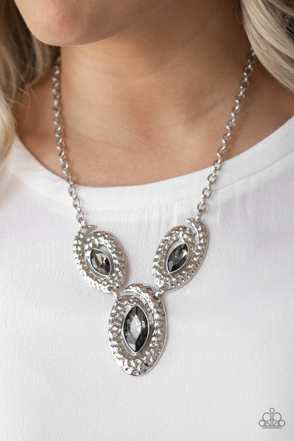 Paparazzi ♥ Metro Mystique - Silver ♥  Necklace