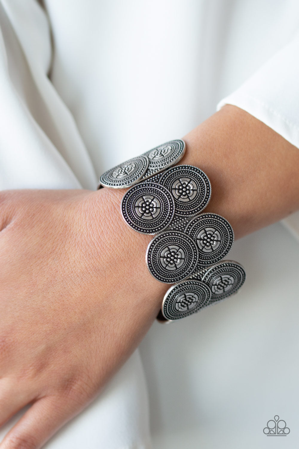 Paparazzi ♥ Flirtatious Florals - Silver ♥  Bracelet