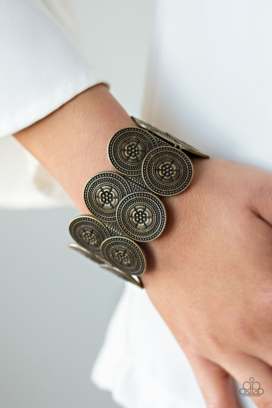 flirtatious-florals-brass-p9wh-brxx-115xx