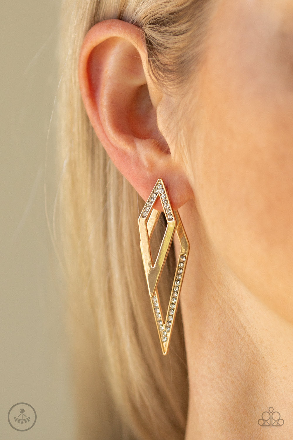 Paparazzi ♥ Point-BANK - Gold ♥  Post Earrings