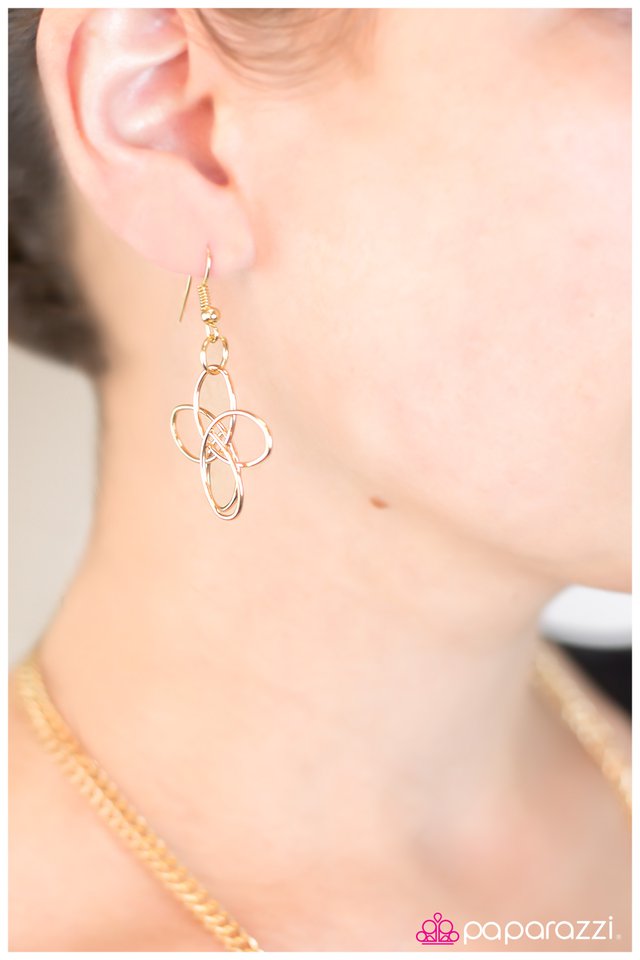 Paparazzi ♥ Picking Petals - Gold ♥ Necklace