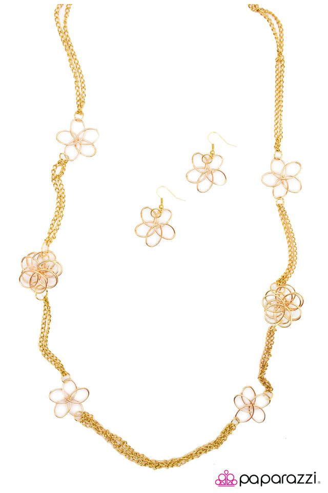 Paparazzi ♥ Picking Petals - Gold ♥ Necklace