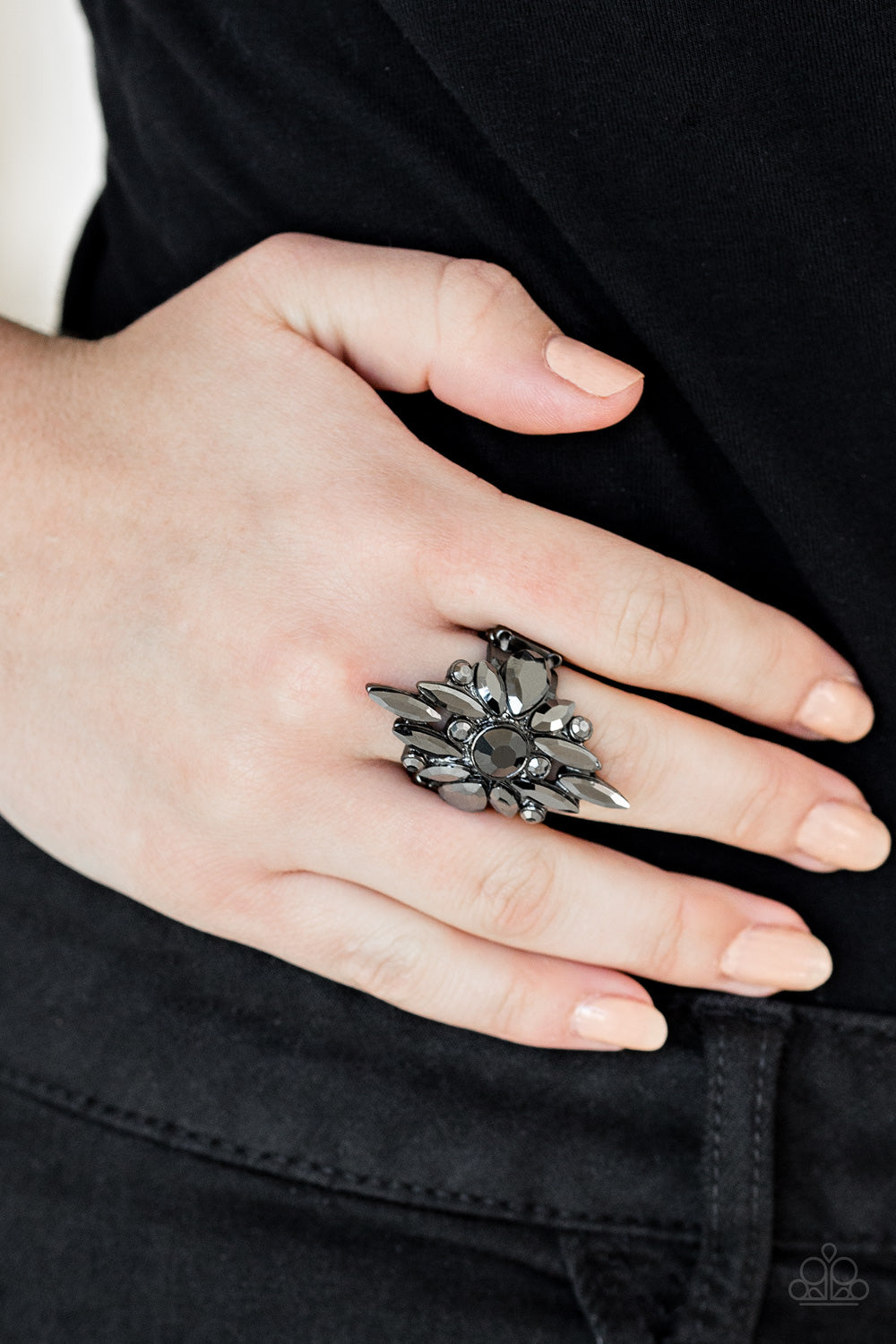 Paparazzi ♥ Stand Back - Black ♥  Ring