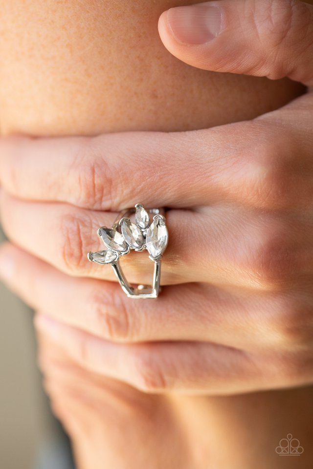 Paparazzi ♥ Rhinestone Stunner - White ♥ Ring