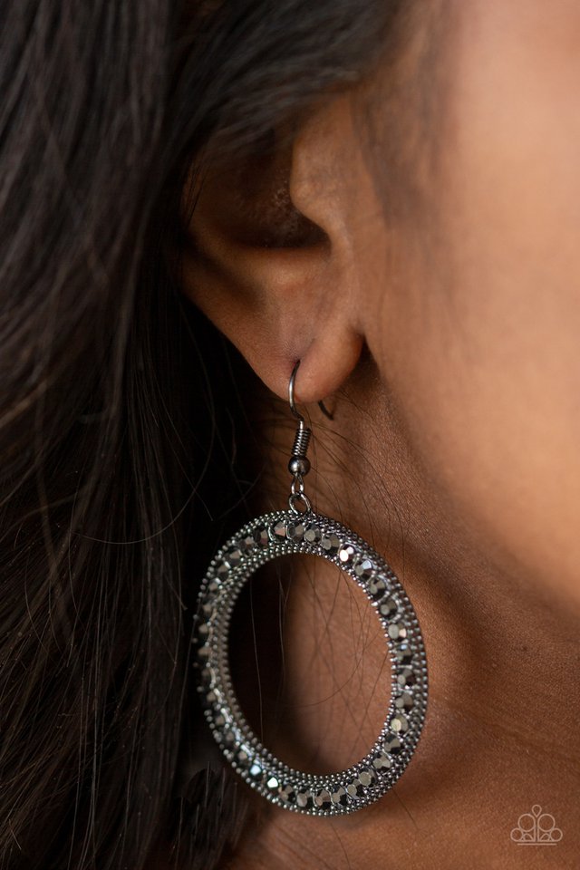 Paparazzi ♥ Haute Halo - Black ♥ Earrings