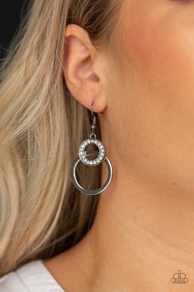 Paparazzi ♥ Regal Refinery - Black ♥ Earrings