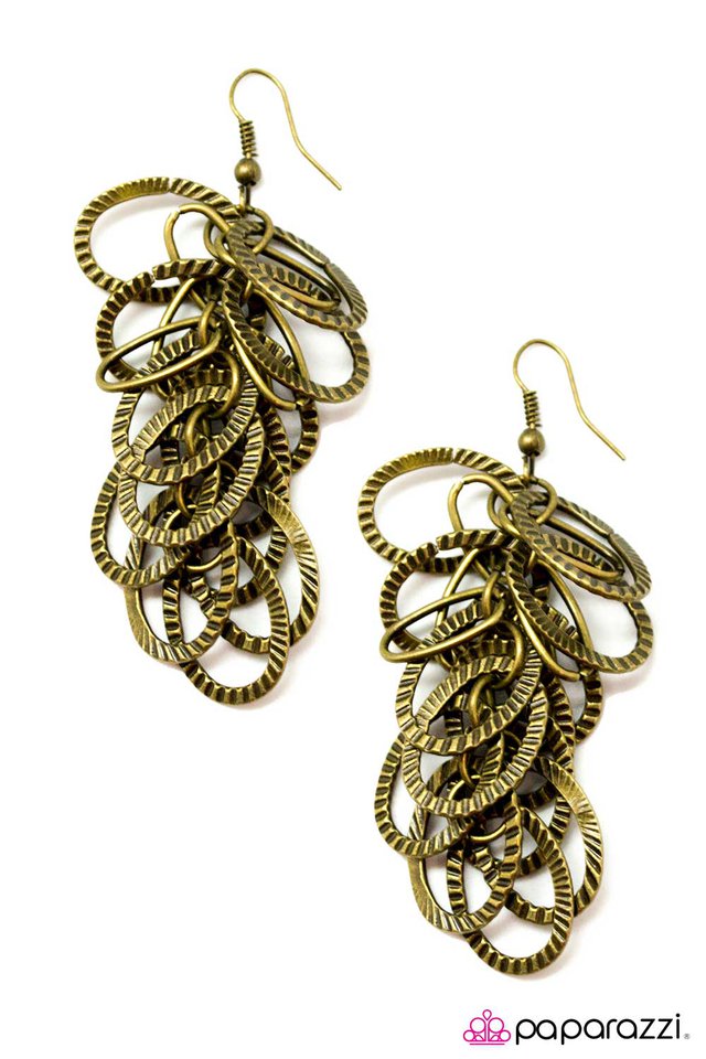 Paparazzi ♥ Come to a Close - Brass ♥ Earrings