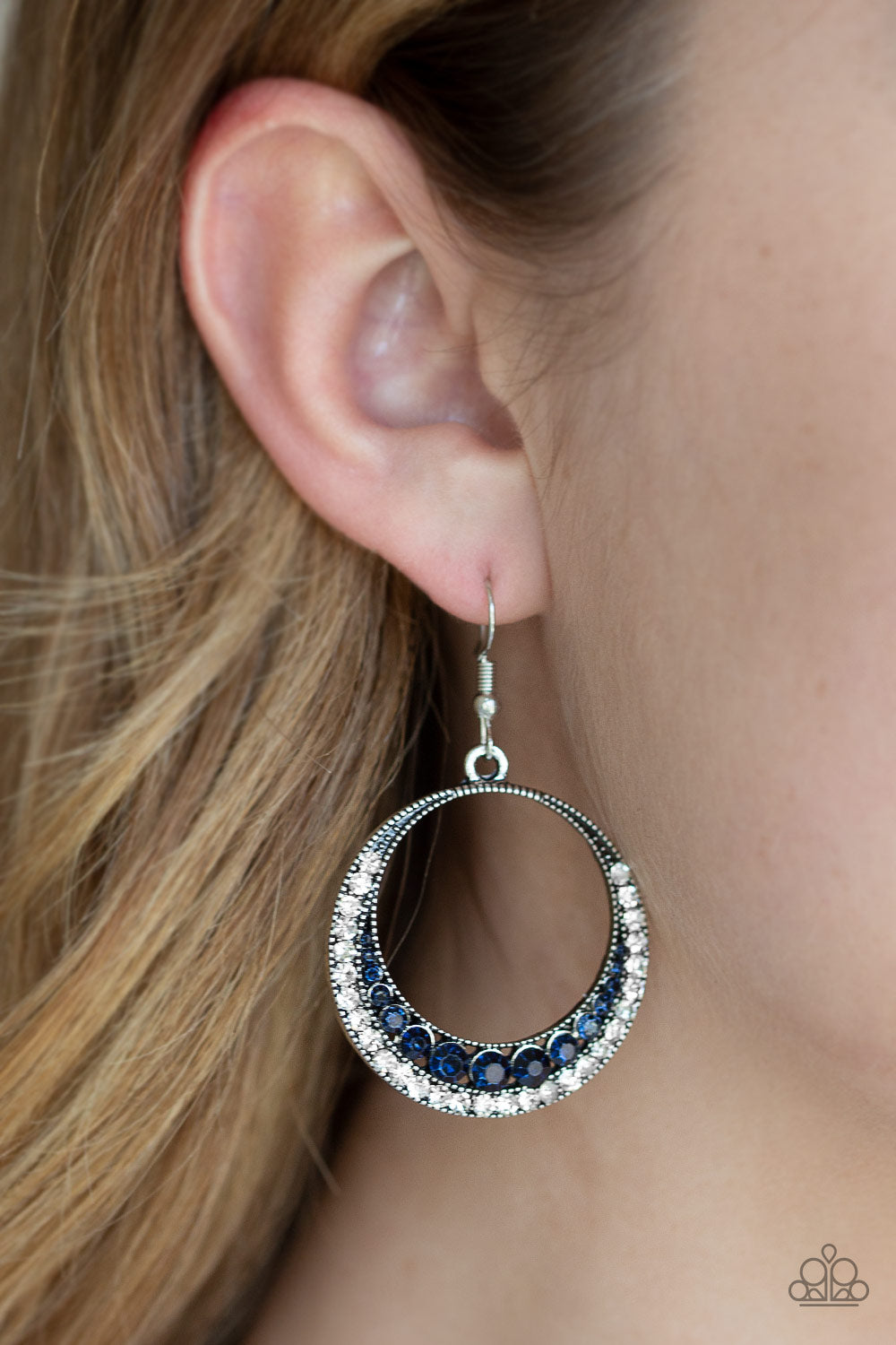 Paparazzi ♥ Demanding Dazzle - Blue ♥  Earrings