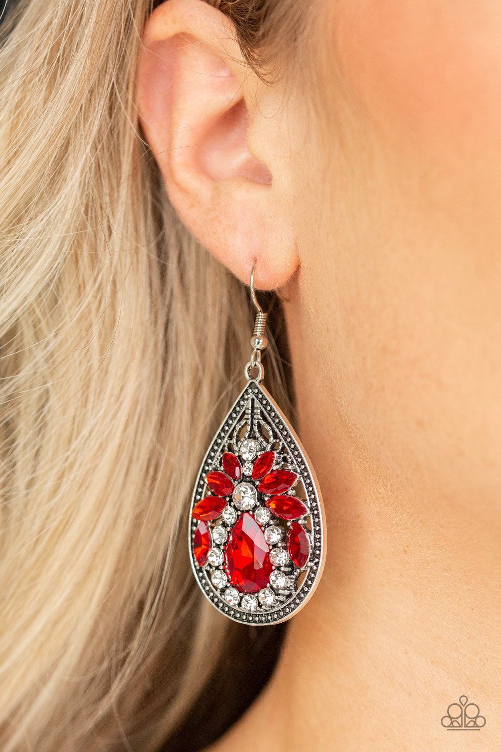 Paparazzi ♥ Candlelight Sparkle - Red ♥  Earrings