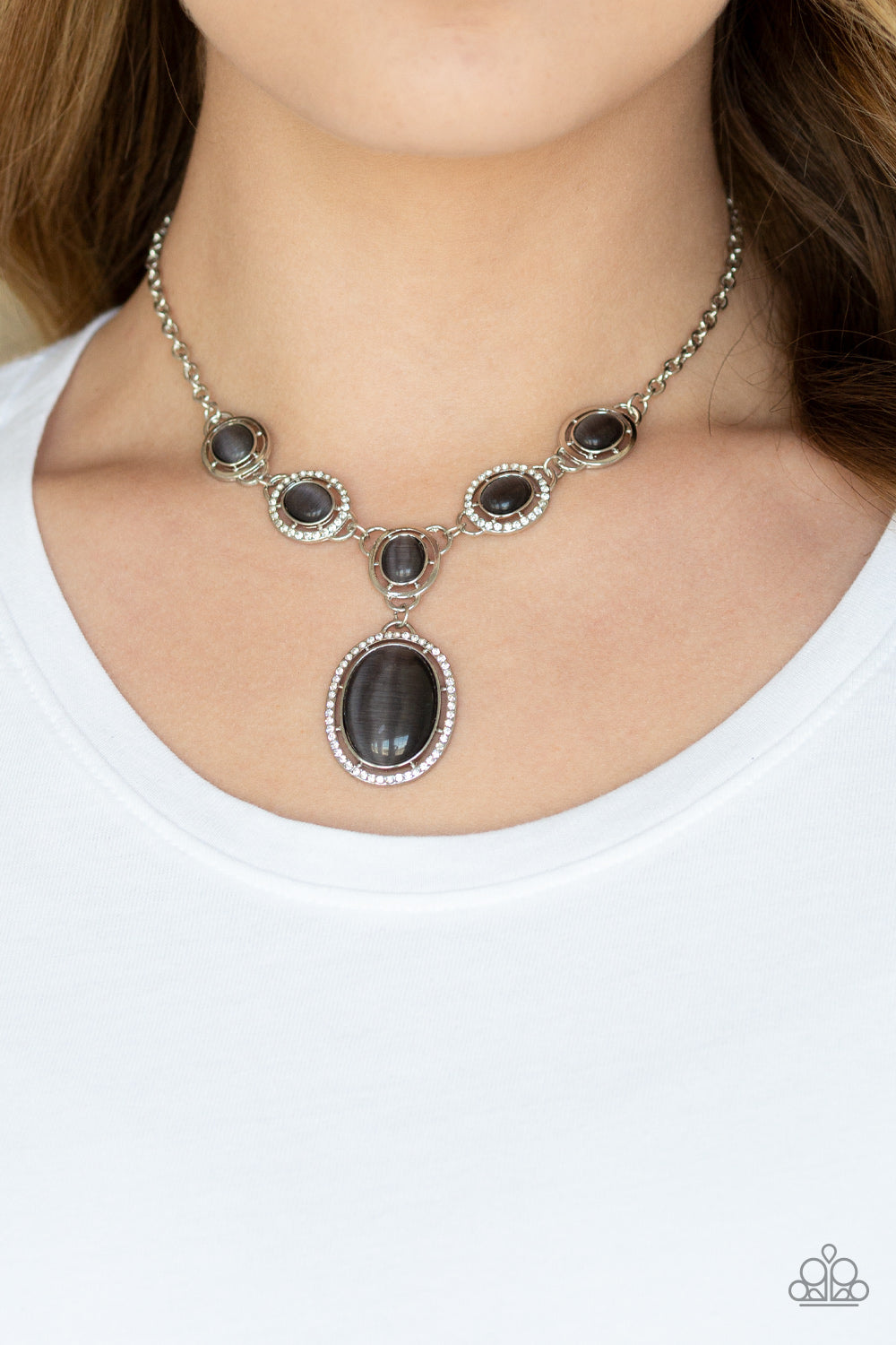 Paparazzi ♥ Metro Medallion - Black ♥  Necklace