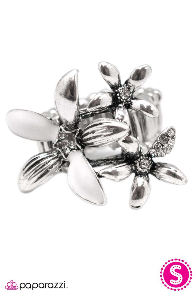 Paparazzi ♥ Bouquet Of Bling - White ♥ Ring