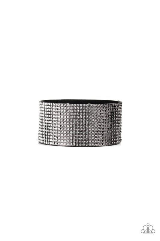 fade-out-black-p9di-urbk-205xx