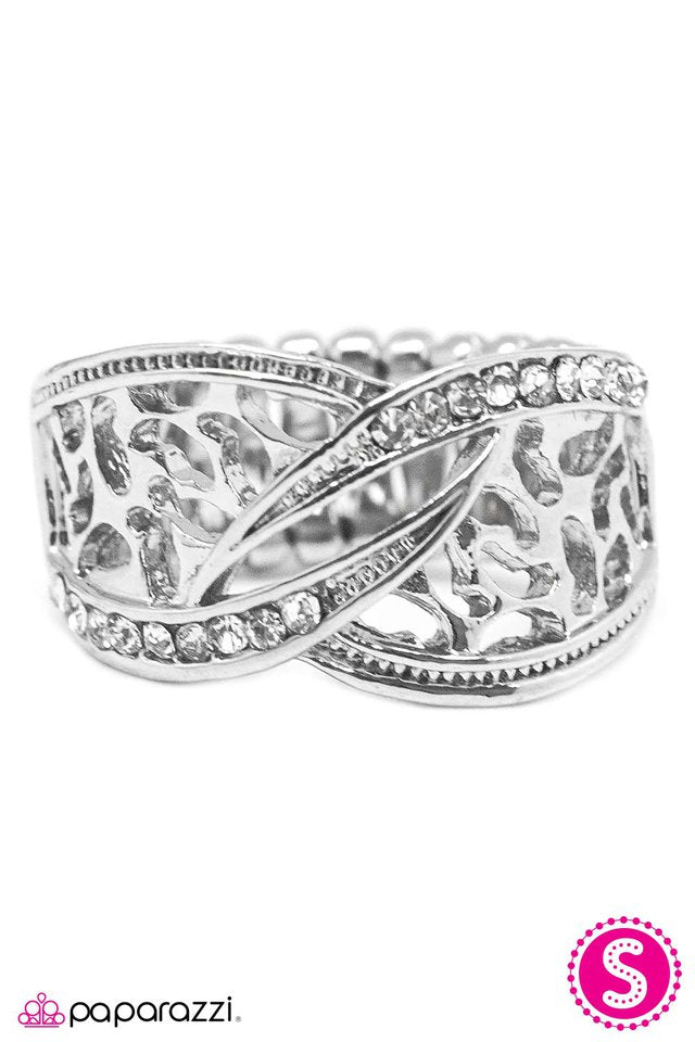 Paparazzi ♥ Crossing Paths - White ♥ Ring
