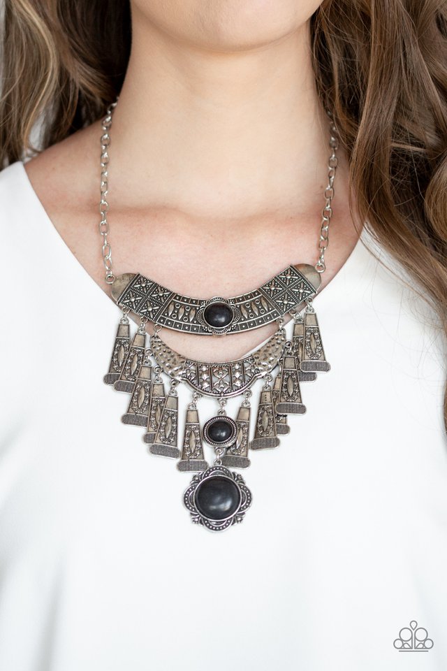 Paparazzi ♥ Sahara Royal - Black ♥ Necklace