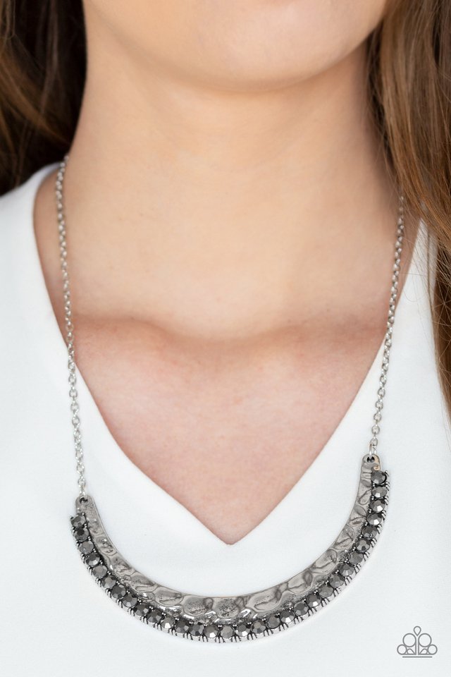 Paparazzi ♥ Impressive - Silver ♥ Necklace