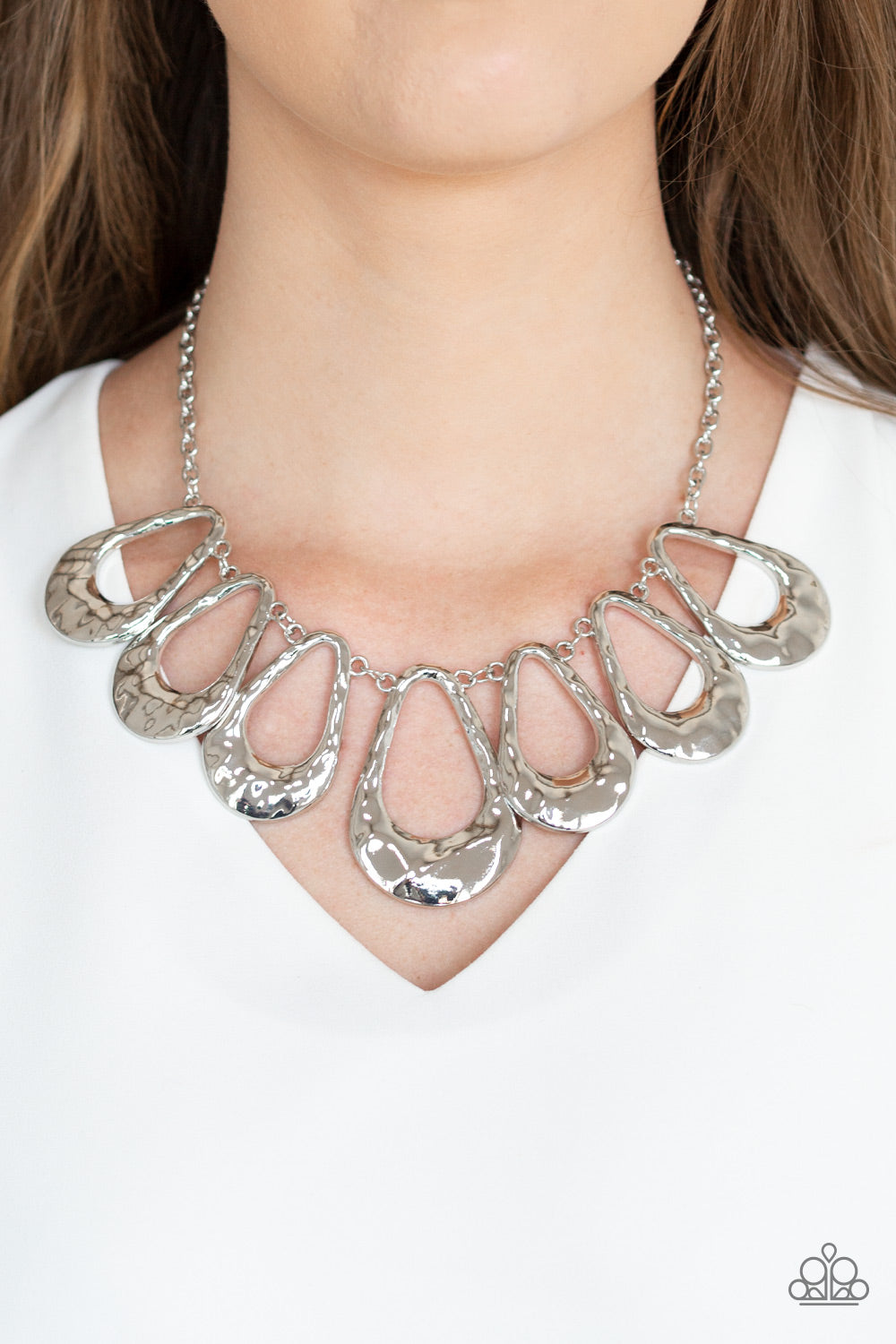 Paparazzi ♥ Teardrop Envy - Silver ♥  Necklace