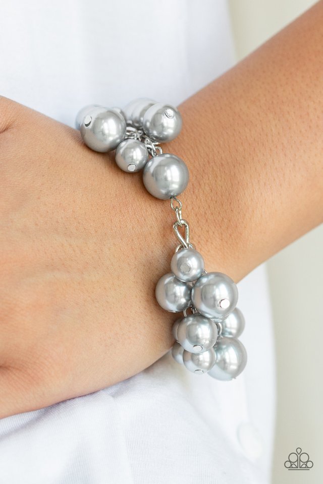 Paparazzi ♥ Girls In Pearls - Silver ♥ Bracelet