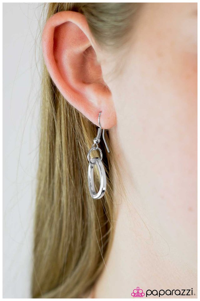 Paparazzi ♥ Putting Down Roots - White ♥ Necklace