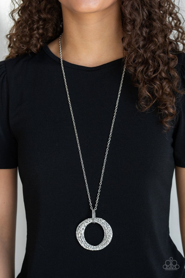 Paparazzi ♥ Metal Marathon - Silver ♥ Necklace