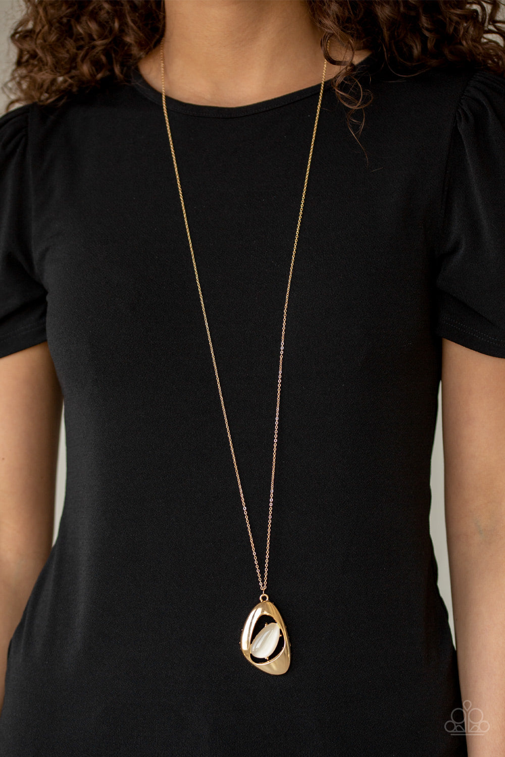 Paparazzi ♥ Asymmetrical Bliss - Gold ♥  Necklace