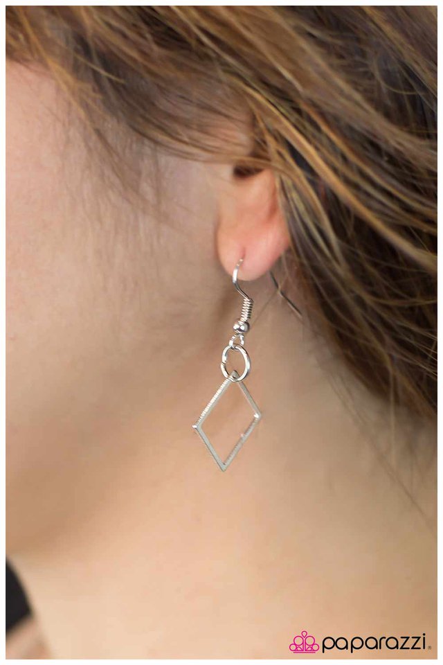 Paparazzi ♥ The Bare Minimum - Silver ♥ Necklace