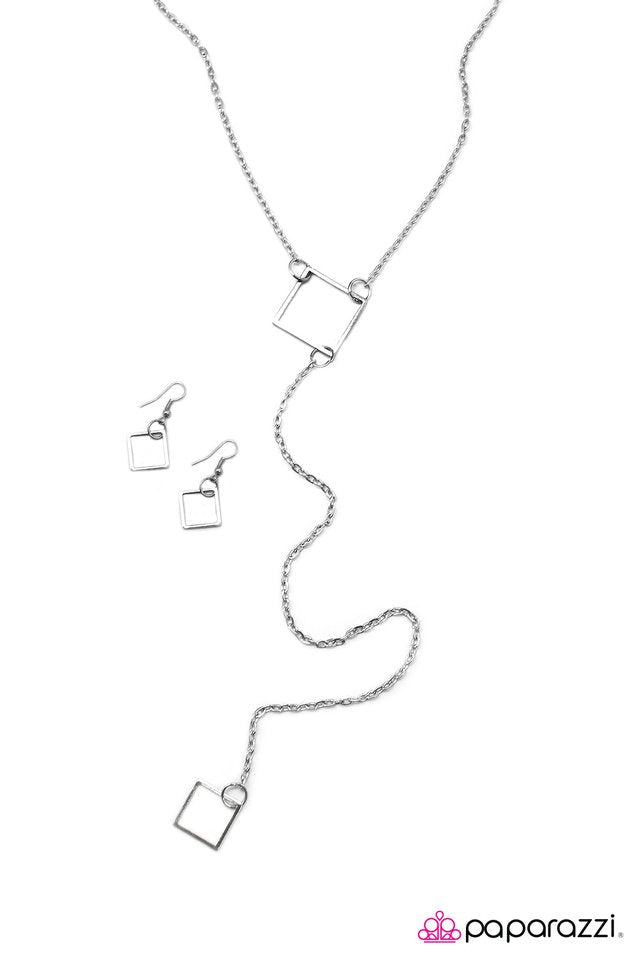 Paparazzi ♥ The Bare Minimum - Silver ♥ Necklace