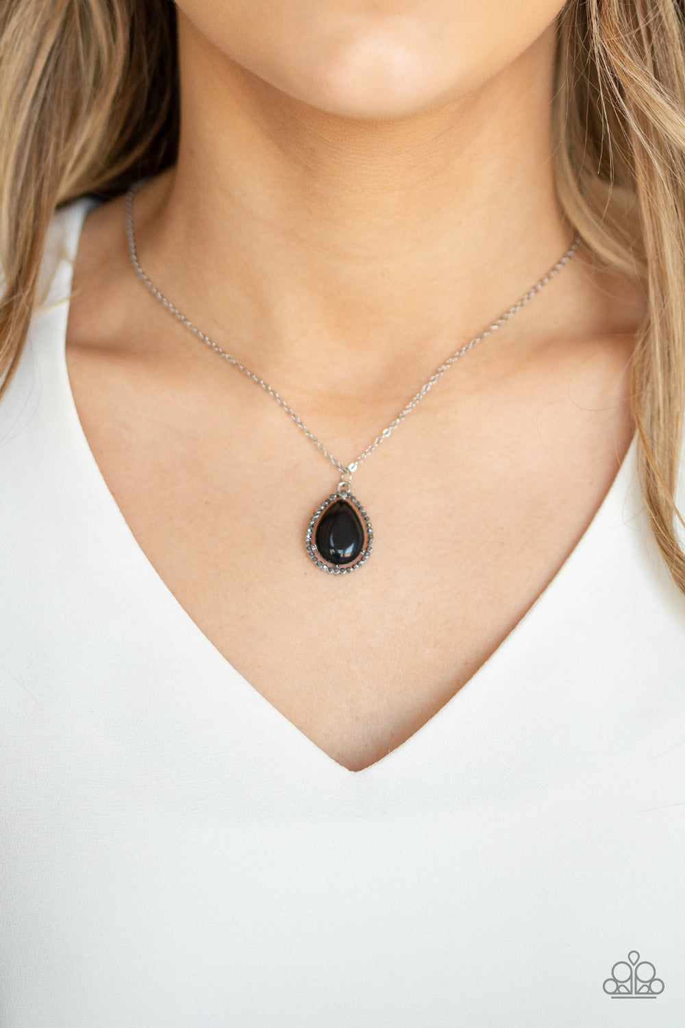 Paparazzi ♥ In GLOW Spirits - Black ♥  Necklace