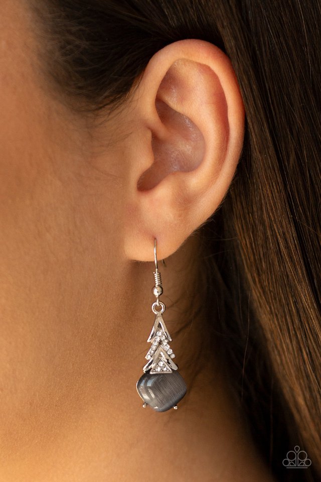 Paparazzi ♥ Dreamy Dazzle - Silver ♥ Earrings