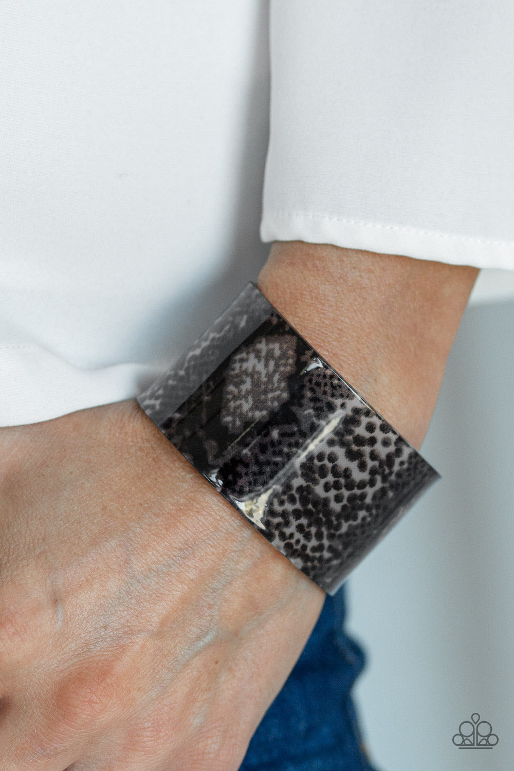 Paparazzi ♥ Vogue Revamp - Black ♥  Bracelet